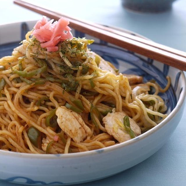 鶏肉と細切りピーマンのケチャップソース焼きそば