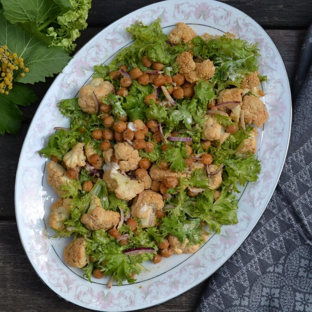Roasted Cauliflower and Chickpea Salad ローストカリフラワーとひよこ豆のサラダ