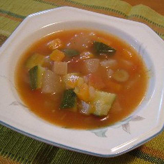 野菜たっぷりトマトスープ