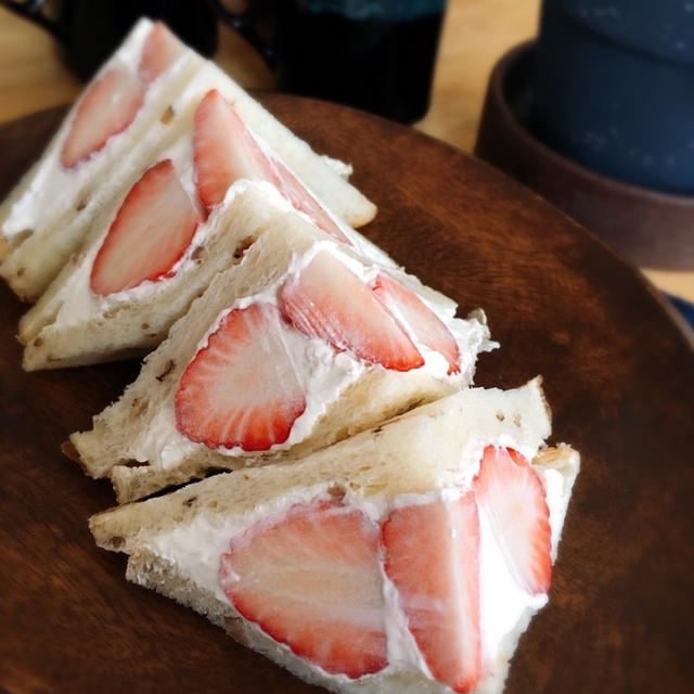 いちごの誘惑♡いちごサンドとか。