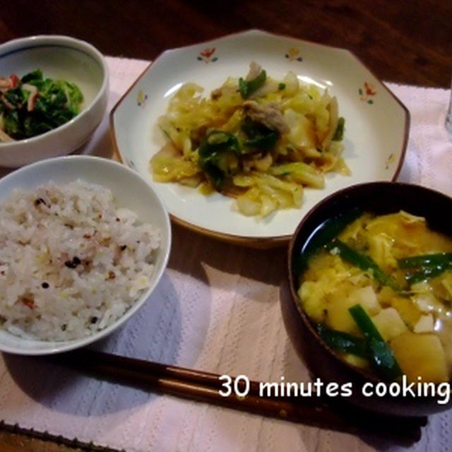 キャベツと豚バラの味噌炒めとほうれん草の胡麻ドレ和え