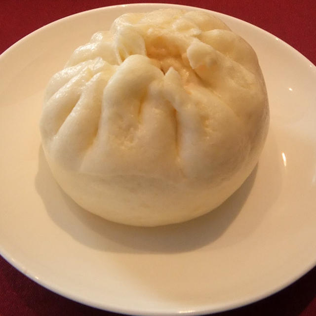 チャーシューあん入り肉まんじゅう（叉焼包子）