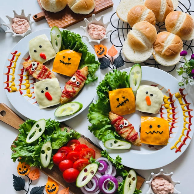 好きな具材を挟んで食べるハロウィンハンバーガー