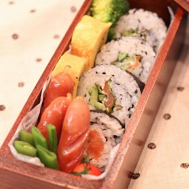 カフェ弁当★スモークサーモンの巻き寿司弁当（簡略レシピ）