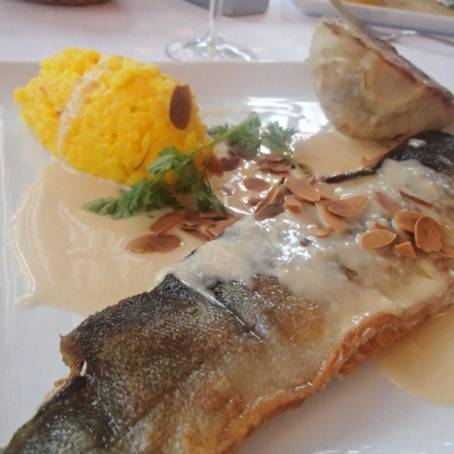 公園のビストロでランチ