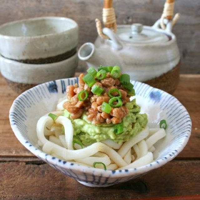 Udon with Natto and Wasabi Avocado納豆とわさびアボカドのせうどん