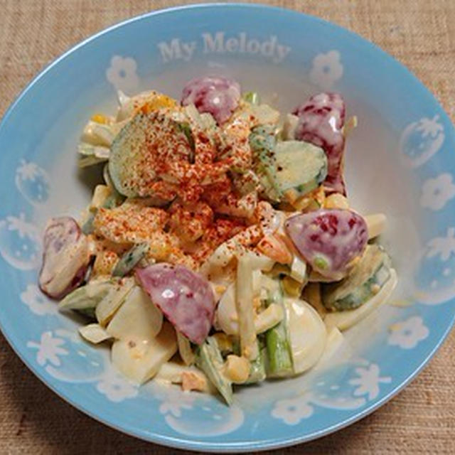 ゆで卵と野菜のサラダ