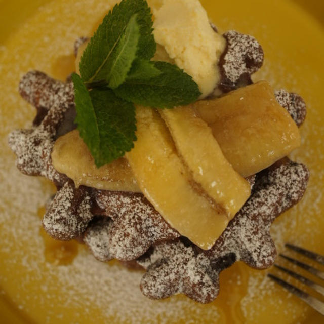 チョコレートワッフル バナナメープルシロップとクロテッドクリーム添え レシピブログ
