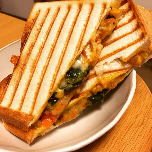 【Vitantonio】パニーニプレートでパンの耳ごとホットサンドに