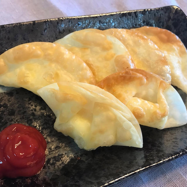 【餃子の皮チーズ揚げ】ベビーチーズを使って餃子の皮をアレンジ！