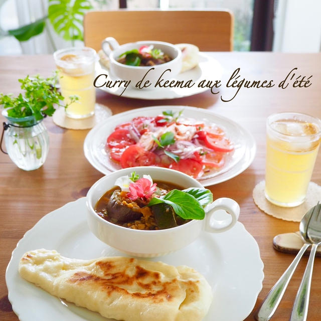 夏野菜のキーマカレーとベーキングパウダーのナン…