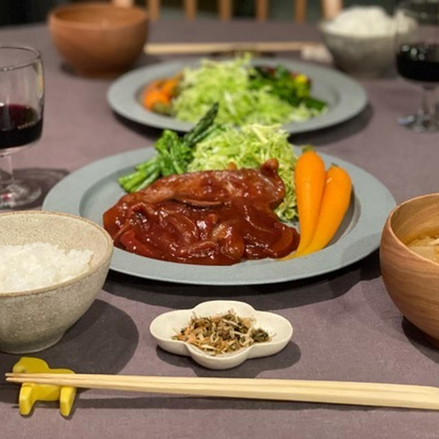 ポークチャップの夜ごはんと、寝る寝るひめちゃん