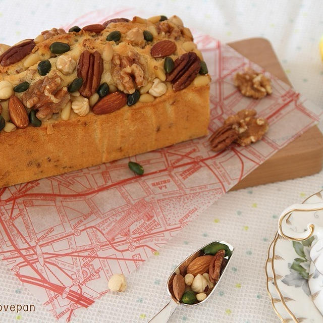 木の実いっぱいのパウンドケーキと嬉しいニュース