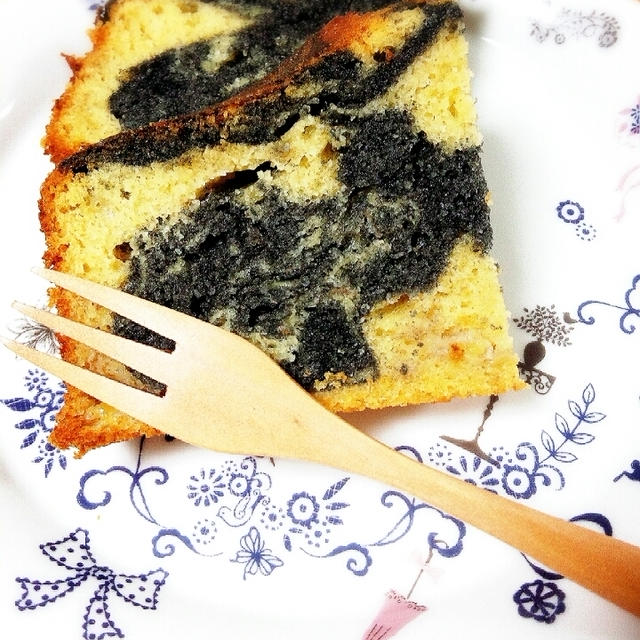 麻炭入りバナナマーブルケーキ