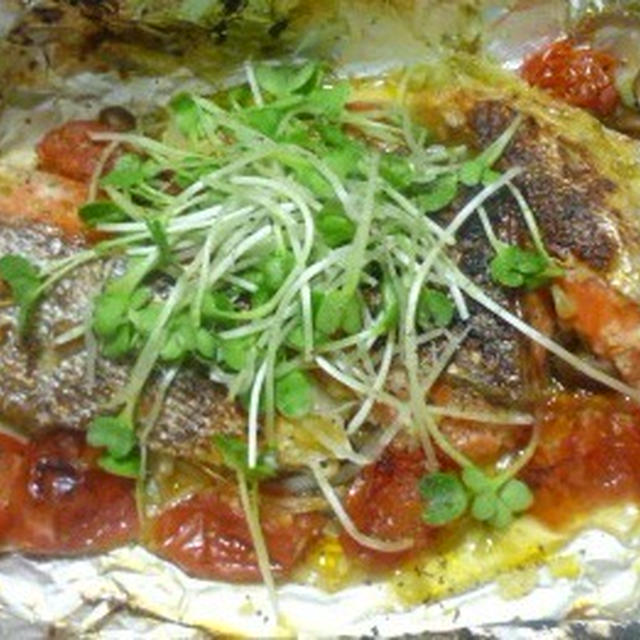  ｼﾘｰｽﾞ無多国籍レシピ　ﾀﾞｲｴｯﾄによしおつまみにﾖｼ♪　塩麹とﾎｲﾙで　鮭のアクアパッツア　らし・・
