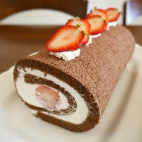 【バレンタイン】苺のココアロールケーキ♪