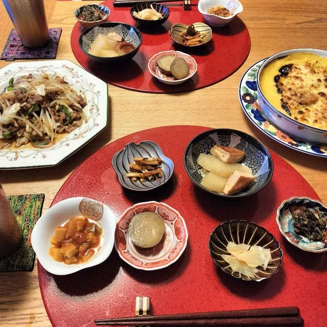 かぼちゃときのこのグラタン、ジンギスカン風野菜炒め、小鉢6品で晩酌