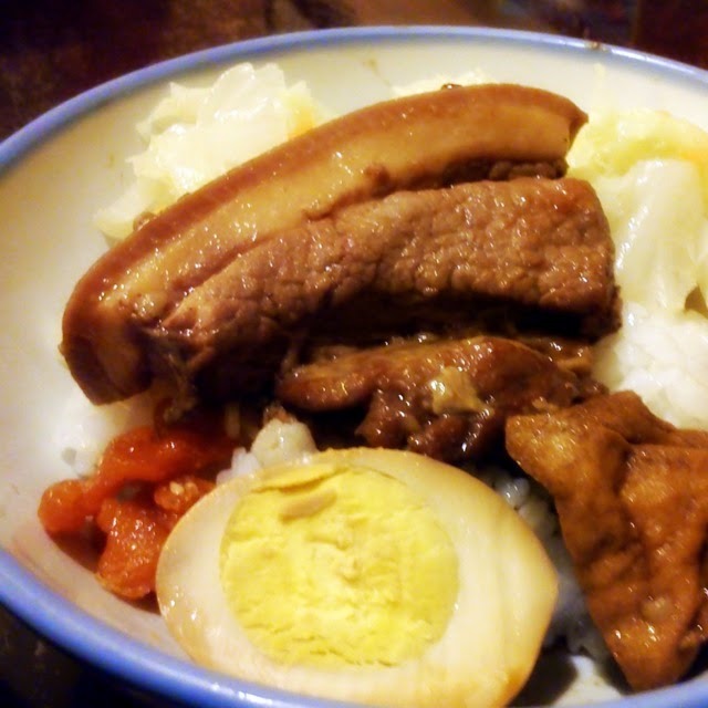 焢肉飯│豚のしょうゆ煮込み飯