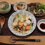 海鮮餡かけとニラ饅頭の晩ご飯と　ジューンベリーの実を食べる奴ら♪
