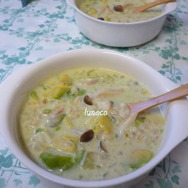 押麦とアボカドの食べる豆乳スープ