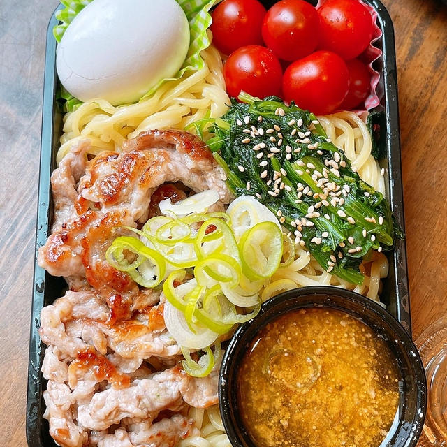 旨辛ダレで食べる混ぜそば弁当です！！