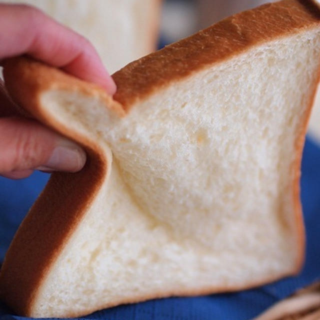 週末に味わう贅沢食パン♪「エシレ角食パン」ブレドール