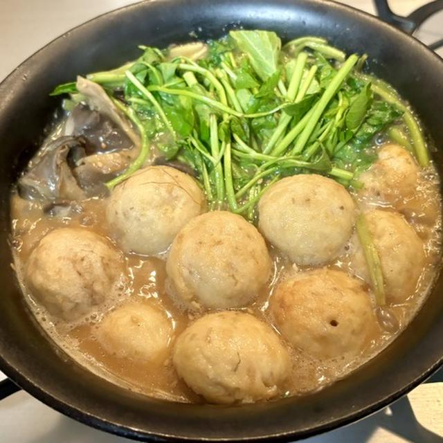 まんまる揚げ焼き自然薯ボールとせりの味噌鍋。大人気、秋田県の乳頭温泉「鶴の湯」の山の芋鍋のアレンジ風お鍋。