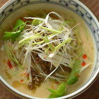 稲庭冷やし饂飩（ジャジャ麺風豆乳ごま味噌味