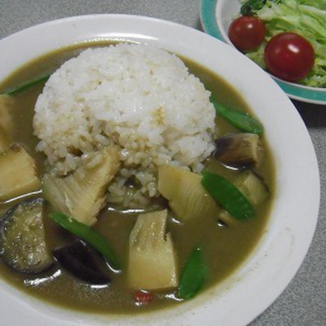 筍入りグリーンカレー。鶏肉のカレーパン粉焼き弁当