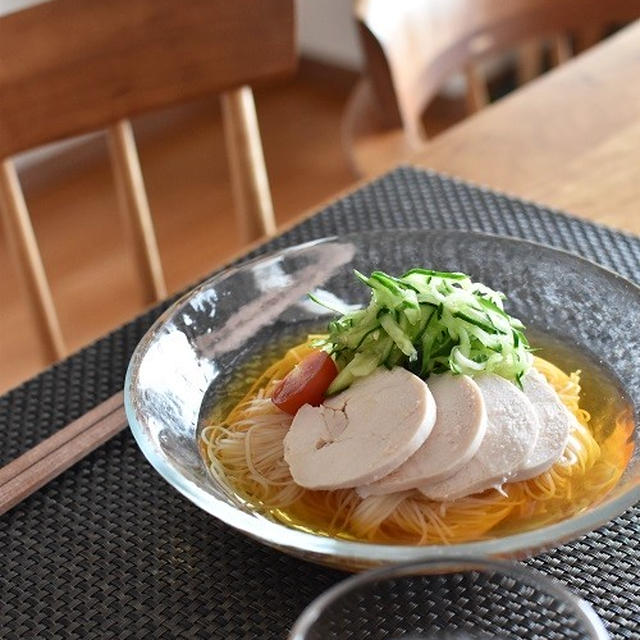 夏休みごはん「鶏ハムときゅうりの素麺」