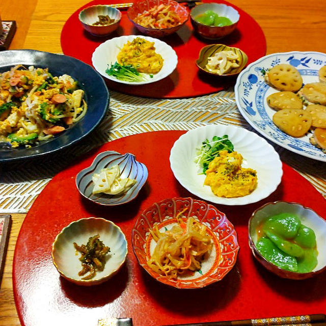 ゴーヤチャンプルー、れんこんつくねと小鉢５品で晩酌
