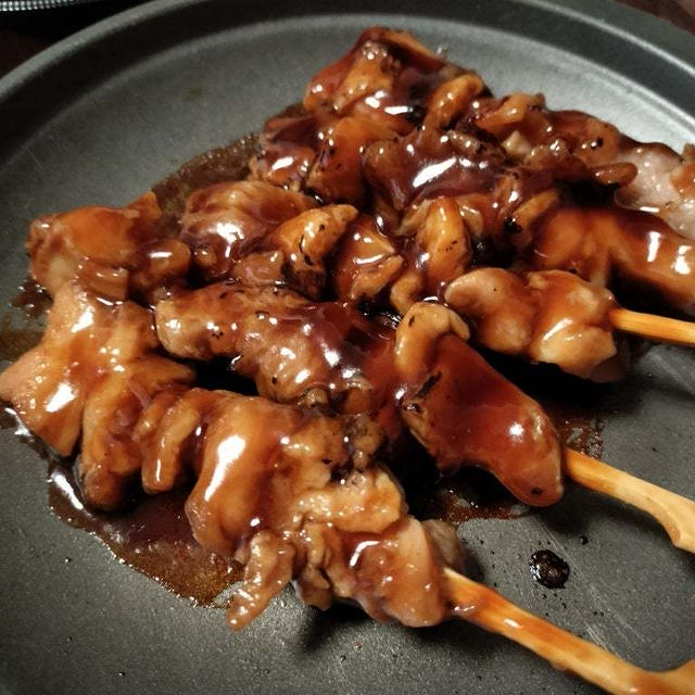 買ってきた焼き鳥のあたためは蒸し焼き　お一人様陶板で
