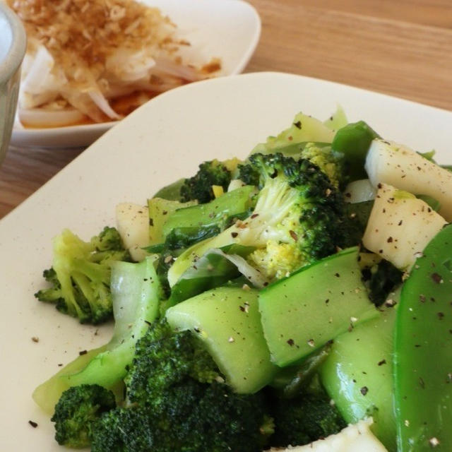 【管理栄養士の大人献立】イカと緑野菜の中華炒め・新玉ねぎのおかかぽん酢あえ