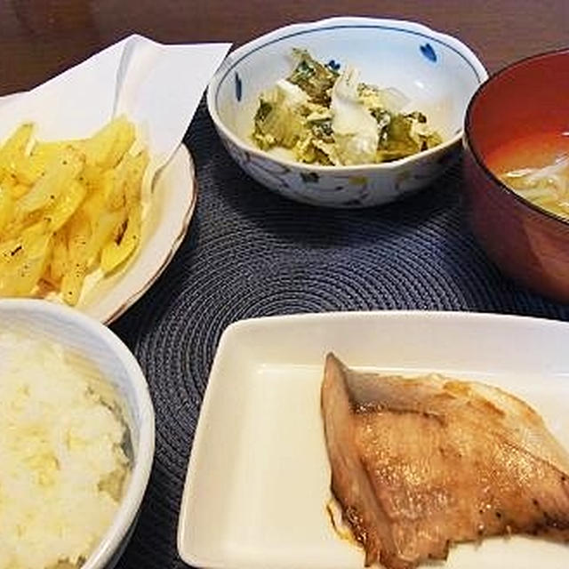 ブリの照り焼きとフライドポテトを１つの鍋で＆犬と猫