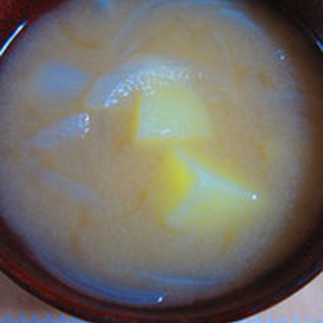 「新玉葱と新じゃがの味噌汁」