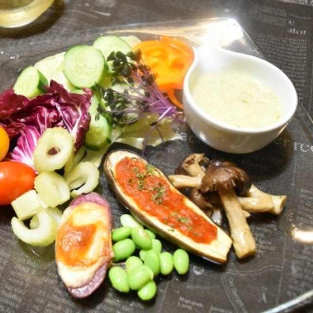 豆乳ドレッシングで温冷野菜のサラダ。野菜がたっぷり食べられるレシピ。