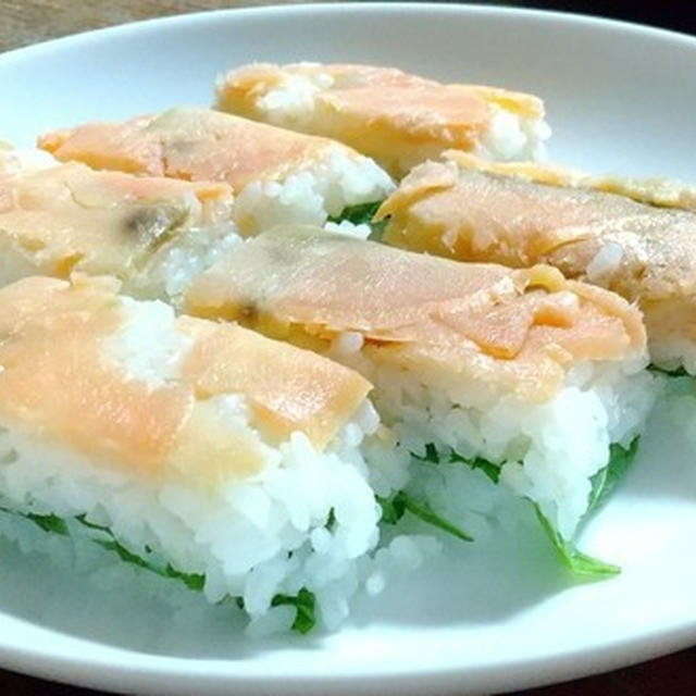 秋鮭の燻製で押し寿司