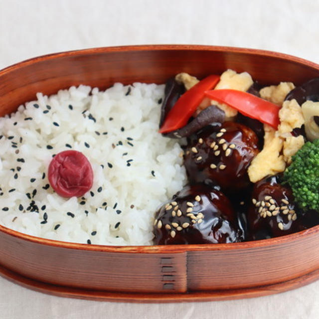 中学生弁当（ムースーローに黒酢あん肉団子となど中華弁当）