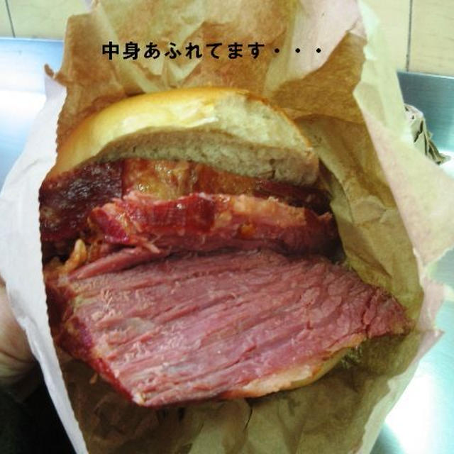 うわさのベーグル・ベイク(ソルト・ビーフ・サンド)