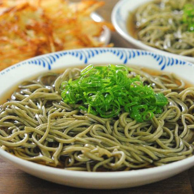 冷やしぶっかけ抹茶蕎麦にドイツのある物をトッピングしてみたら・・・