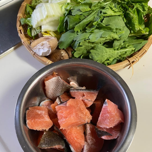 今日は、鍋です〜タラ菊と、鶏と、秋鮭♡