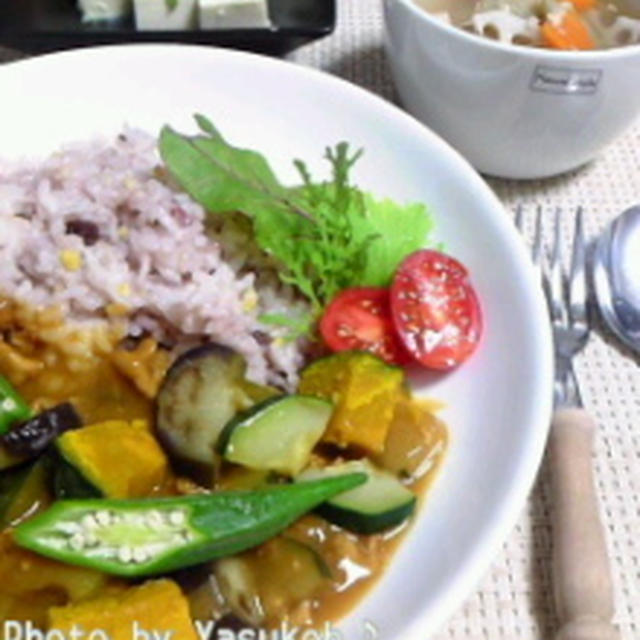 夏にまけない！がんばりまっしょ♪☆夏野菜たっぷりカレー☆根菜たっぷり生姜風味の塩麹スープ☆