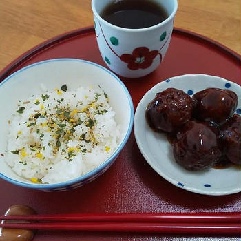 肉団子とふりかけご飯