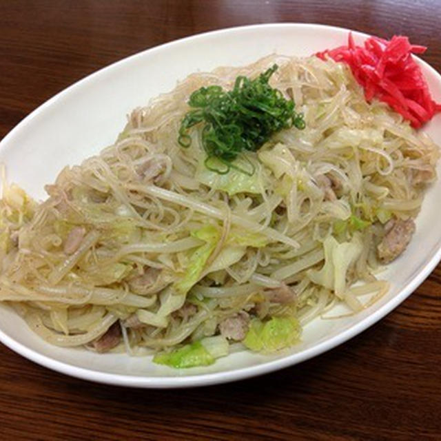 今日のお昼は久々に「焼きビーフン」