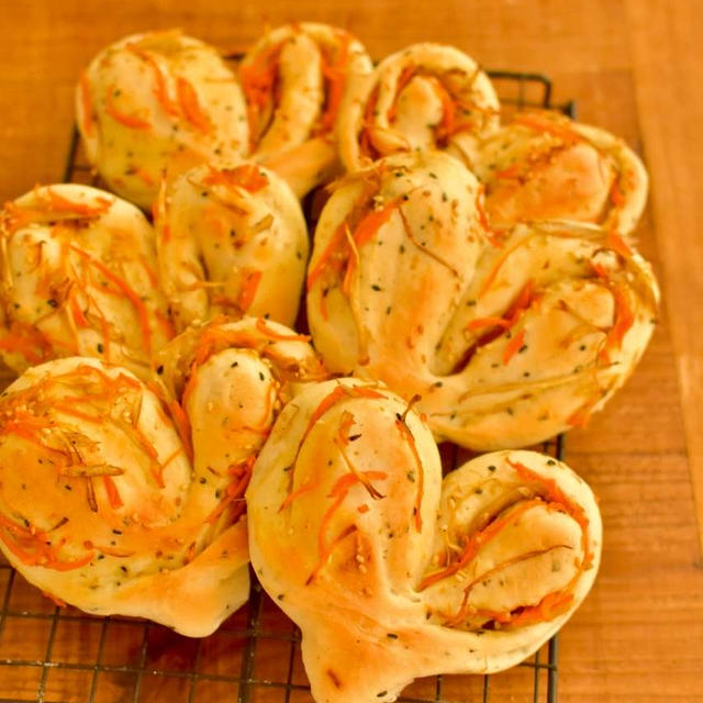 ハートのごぼうサラダパン焼きました