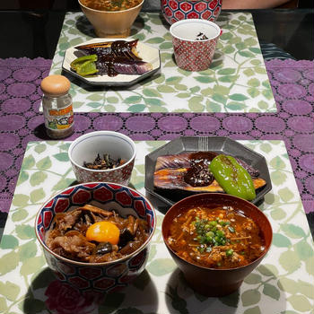 月見牛丼の献立