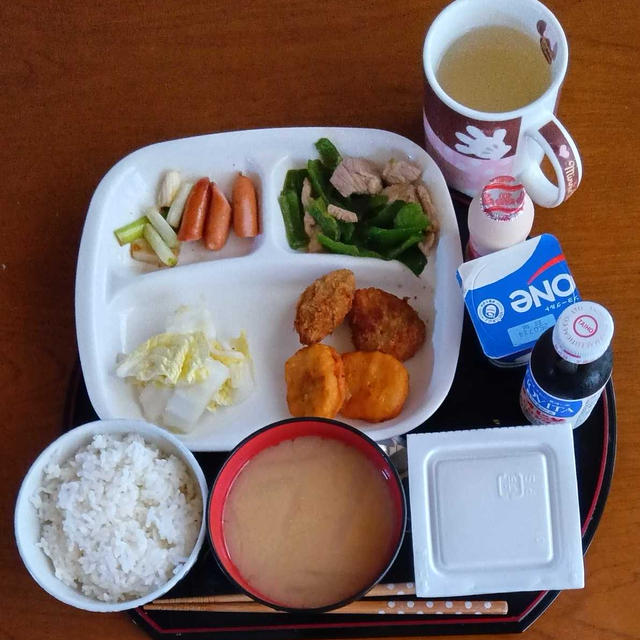 あさあは８時15分　白菜塩タレ漬けとウインナー