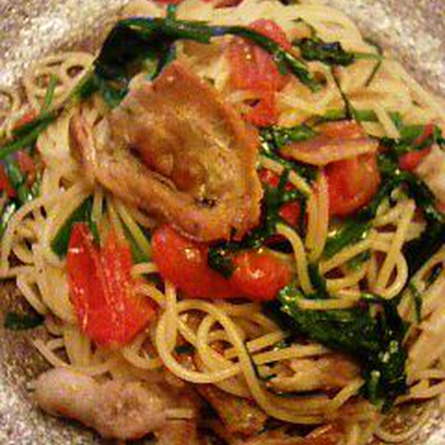 [一皿でお腹いっぱい]豚肉とニラとトマトのパスタ
