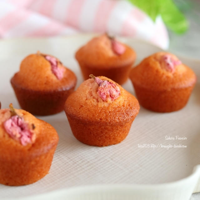 ミニマフィン天板で焼く♪桜フィナンシェ練習①🌸