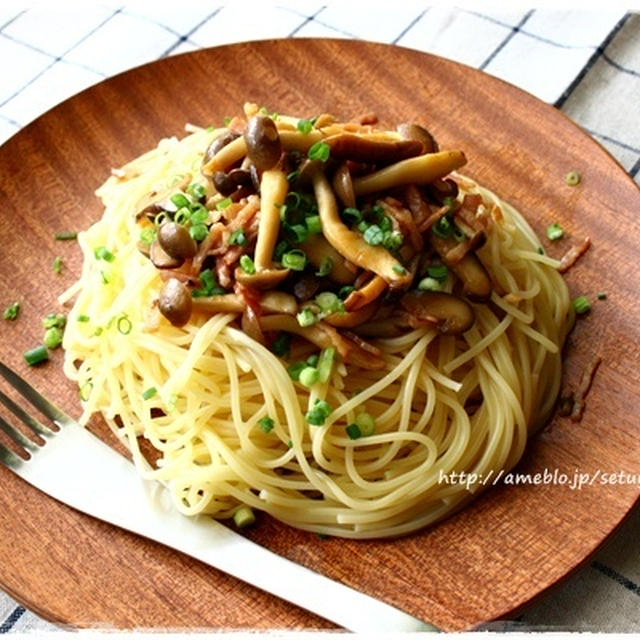 きのこスパゲティと鶏照り焼きの温たまのっけサラダ風、それからコンビニ店員さんの一言に(　ﾟдﾟ)